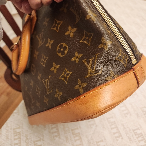 Louis Vuitton Alma PM Sachel bag - Picture 14 of 17